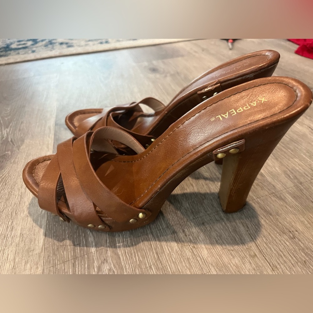 Brown heels ask apparel size 9 1/2 in good condition